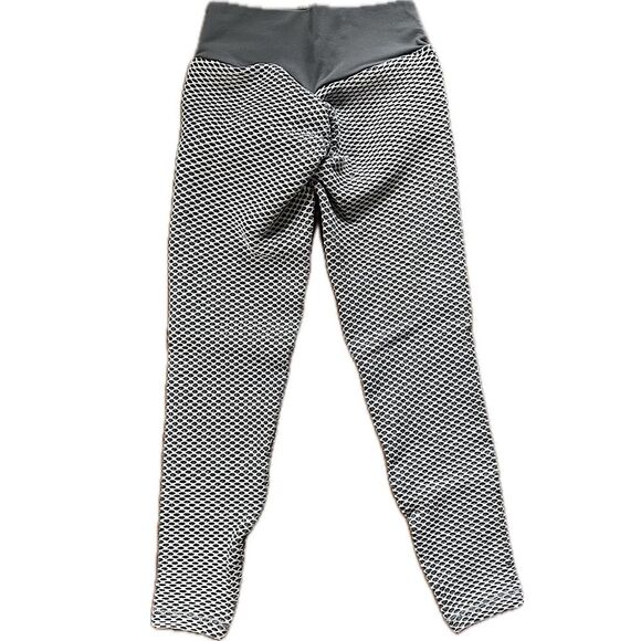 SHEIN Pack of 2 Athletic Bottoms Black Bike Shorts Gray White Textured Leggings - Picture 3 of 10